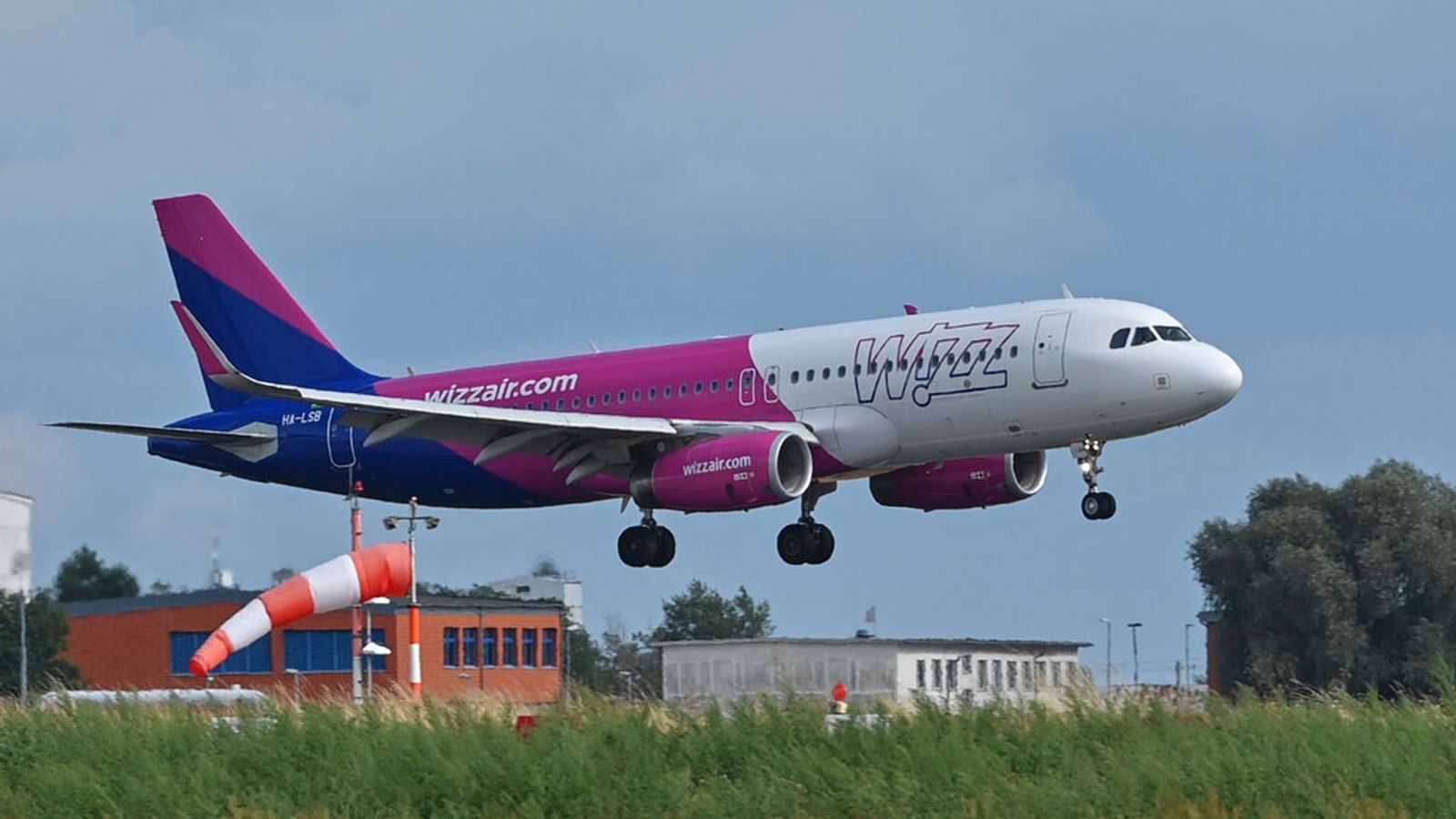 Wizz Air reia din decembrie zborurile către Chișinău din Londra