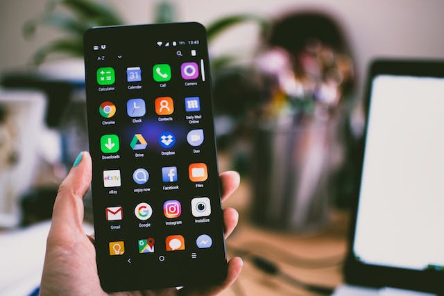 Revolut se lansează în servicii de telecomunicații pentru clienții săi din UK